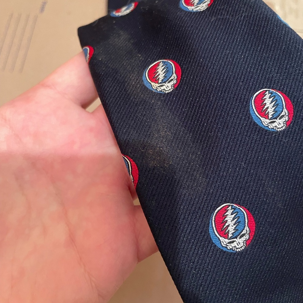 Grateful Dead limited edition tie small stain as seen in picture - Picture 6 of 9